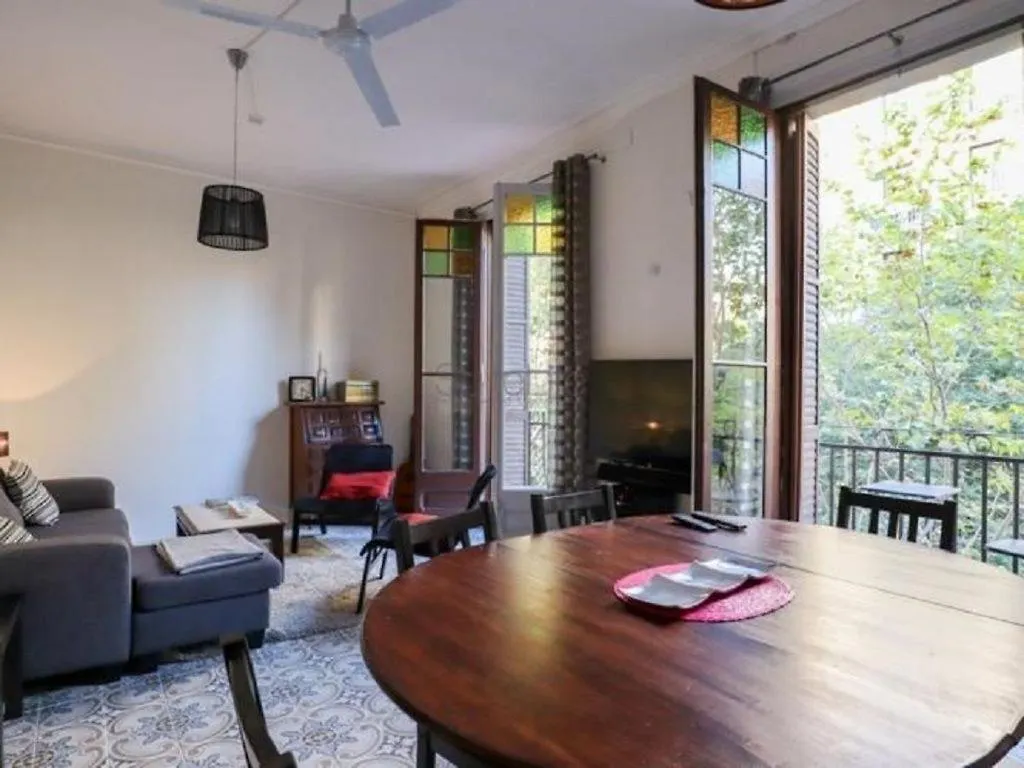 Spacious Aptmt Close To Pl Universidad And Pl Catalunya, 2,5 Bedrooms, Balcony, Heating, Elevator Min 31 Nights Barselona