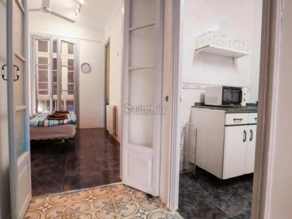 Daire Spacious Aptmt Close To Pl Universidad And Pl Catalunya, 2,5 Bedrooms, Balcony, Heating, Elevator Min 31 Nights Barselona