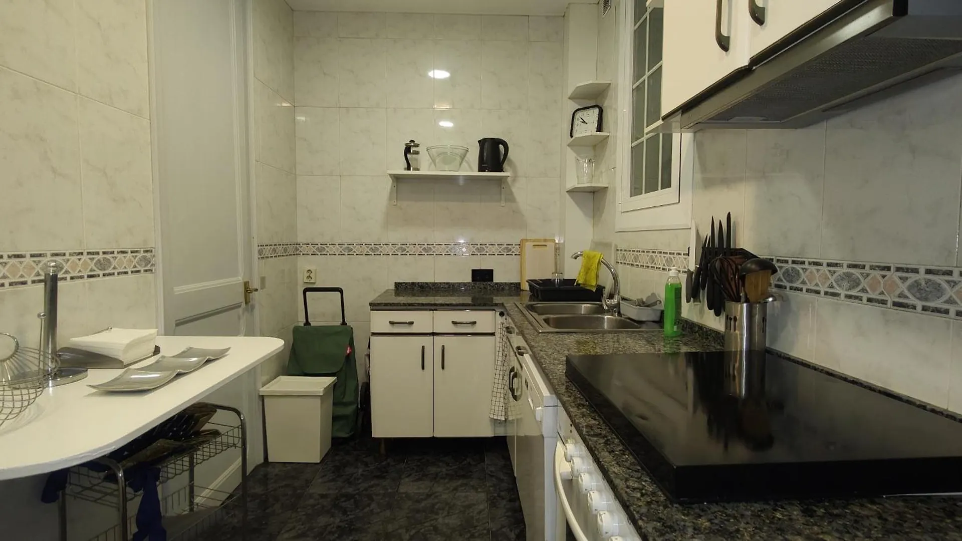 Spacious Aptmt Close To Pl Universidad And Pl Catalunya, 2,5 Bedrooms, Balcony, Heating, Elevator Min 31 Nights Барселона 0*,